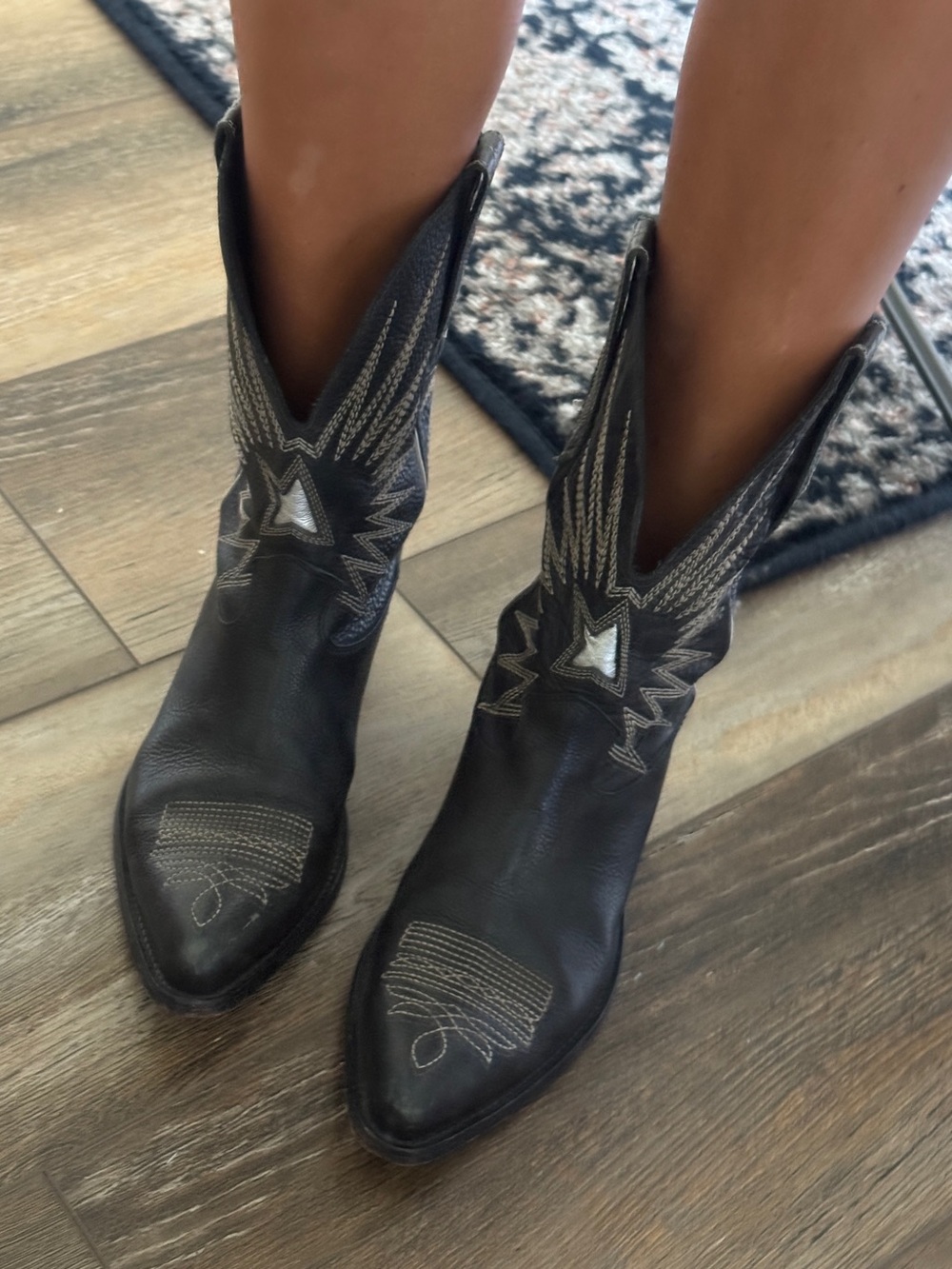 Golden Goose Wish Star 40mm Embroidered Leather Cowboy Boots – Black
Size 39 - Picture 2 of 14